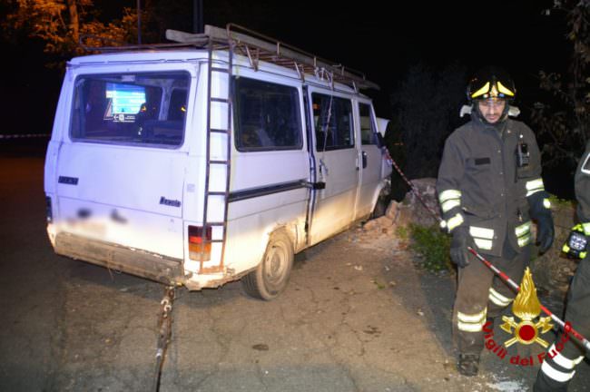 Uomo schiacciato da un treno ad Acireale: la vittima è Ivan Martella – FOTO