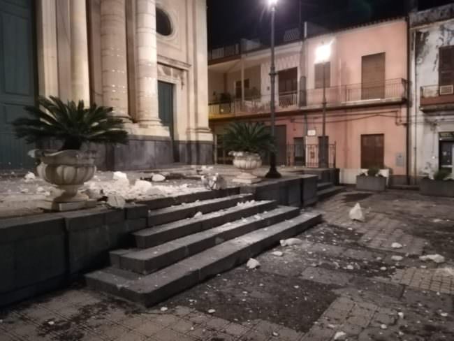 Violenta scossa di terremoto nel Catanese, le testimonianze: “È stato terribile. Cara Etna non ci tradire” – VIDEO E FOTO