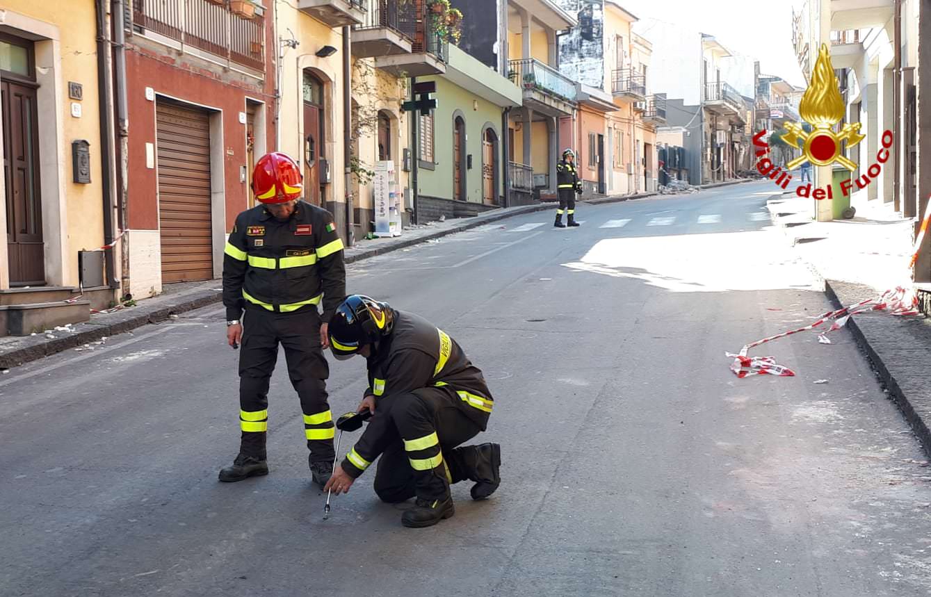 Paura a Fleri, dopo il sisma sospetta fuga di gas in via Vittorio Emanuele: verifiche da parte dei vigili del fuoco