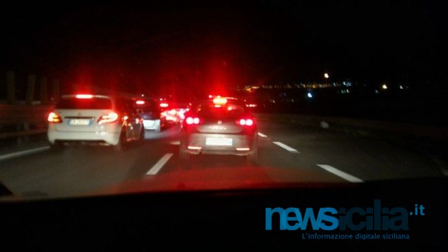 SS121, secondo incidente nel giro di pochi minuti: traffico bloccato direzione Catania