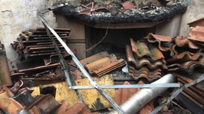 Incendio in appartamento nel Catanese, fiamme partite da un camino lasciato acceso dagli inquilini?