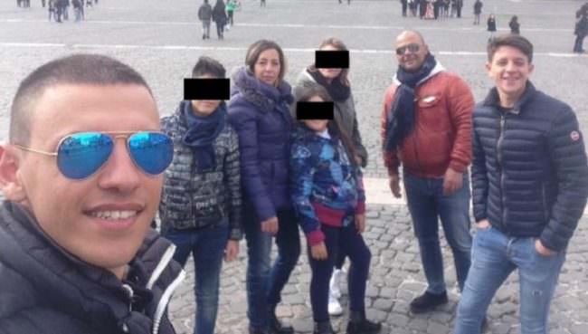 Uomo accoltellato nel sonno da moglie e figli, indagati restano in carcere: “Meglio la vita da detenuti che quella vissuta per anni”
