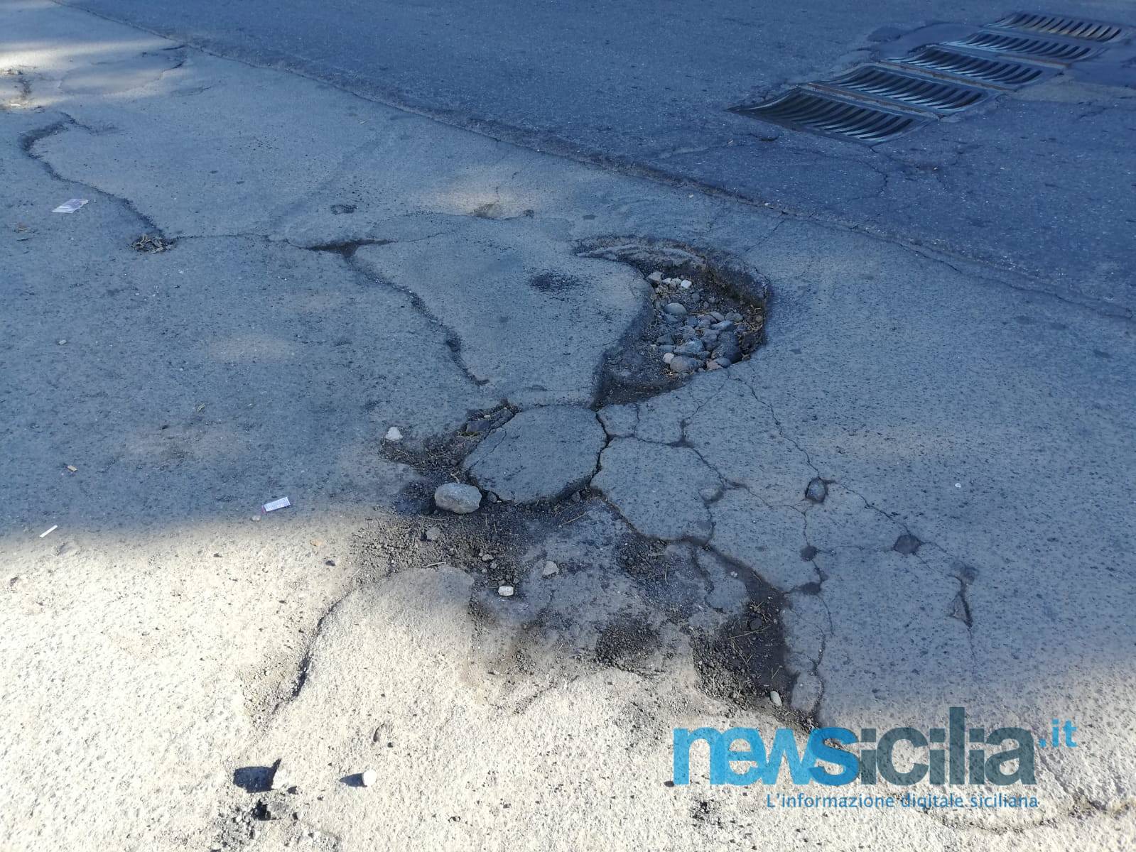 Catania crolla sotto i piedi dei cittadini: sempre più strade rovinate da buche, fratture e avvallamenti
