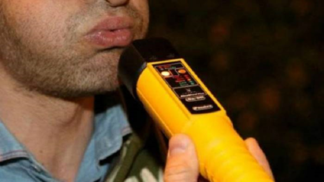 Zigzagava a folle velocità sulla A20, ubriaco fermato al casello