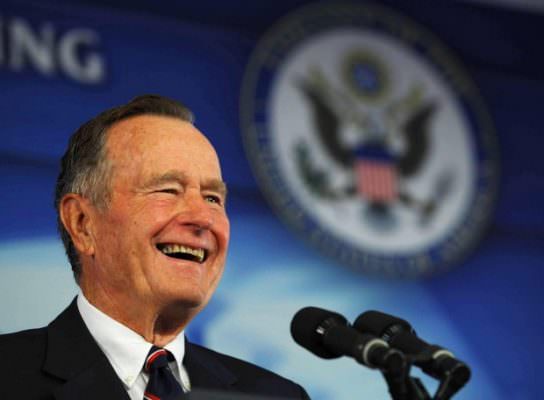 Dal 90% di consensi alla peggiore sconfitta politica: chi era George H.W. Bush, 41esimo presidente Usa