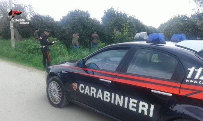 Auto rubata e materiale per il furto: in manette tre giovani romeni