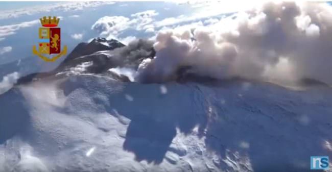 L’Etna vista dall’alto, arriva il VIDEO. Altre lievi scosse nella notte ad Adrano e Zafferana Etnea