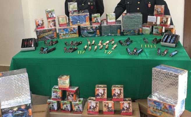 Catania, in casa con 250 chili di materiale pirotecnico: scatta la denuncia