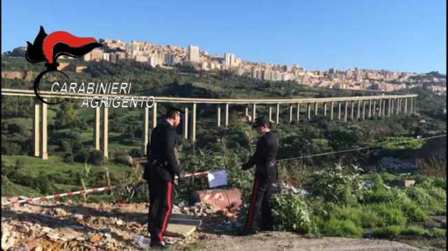 Rifiuti di vario tipo e materiale di risulta: sequestrata discarica abusiva
