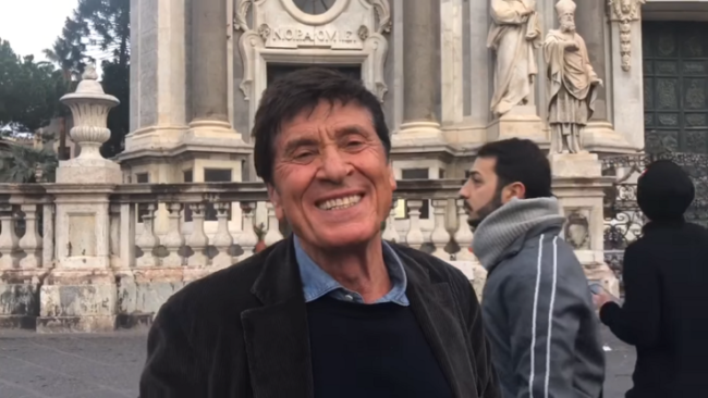 Gianni Morandi in giro per Catania: “Ho festeggiato il compleanno in questa bellissima città e ringrazio tutti”. FOTO e VIDEO