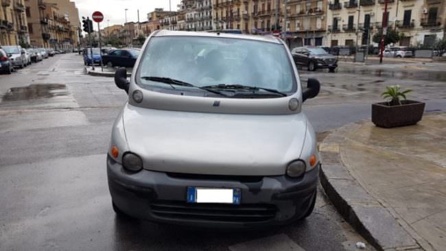 Scoperto tassista abusivo vicino al terminal dei bus: sanzionato 52enne