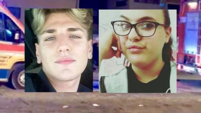 Ford CMax contro palo della luce: auto si trancia in due, Agostino e Aurora muoiono sul colpo