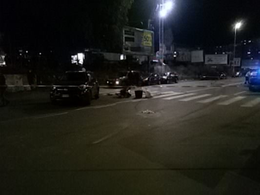 Aggiornamenti dall’incidente di viale Raffaello Sanzio: un ferito in fin di vita. Agenti ancora sul posto