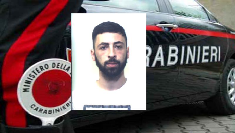 Evade dai domiciliari, beccato oppone resistenza: arrestato 22enne