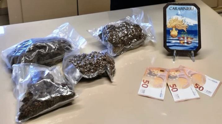 Marijuana e soldi falsi nel Catanese: arrestato imprenditore 36enne