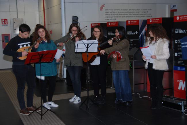 Modernità e innovazione: lo “Spedalieri” con un flash mob di antico e moderno alla metro