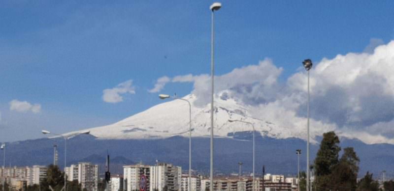 Catania, aeroporto ko per cenere vulcanica: chiuso fino a domani mattina
