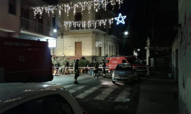 Fuga di gas nel centro storico, vigili sul fuoco sul posto per le verifiche