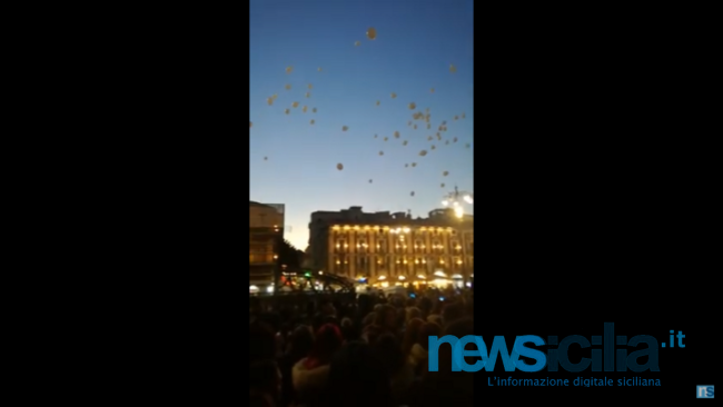 L’ultimo saluto a Santo e Andrea tra applausi, ricordi e commozione. FOTO e VIDEO del funerale