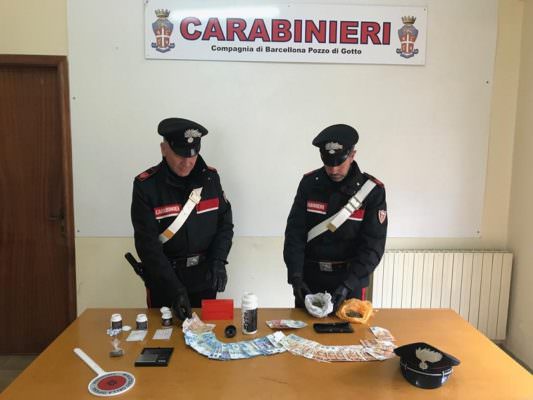 Due fratelli e madre in manette: nascondevano negli intercapedini dell’appartamento la droga