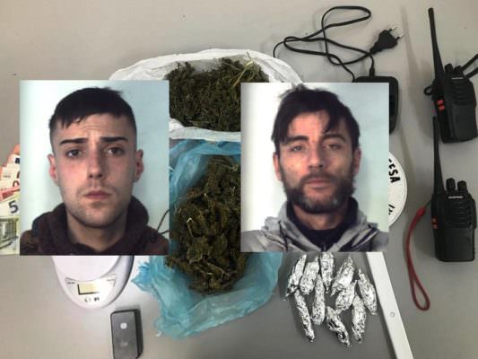 Spaccio a San Cristoforo, ricetrasmittenti per piazzare la droga: in manette pusher e vedetta