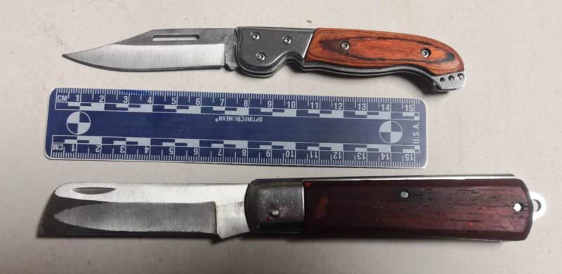 Catania, droga e coltelli in piazza Giovanni XXIII: arrestato 21enne mentre scende dal pullman