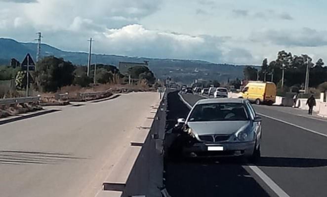 Terribile incidente lungo la SS124, coinvolti un autobus Ast e un veicolo: un ferito – FOTO