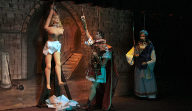 Al Machiavelli la “Marionettistica dei Fratelli Napoli” racconta La passione di Agata