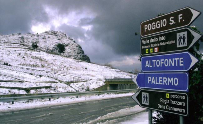 Maltempo in Sicilia, pioggia e neve nel Palermitano: chiusa la SS 186, diversi gli allagamenti