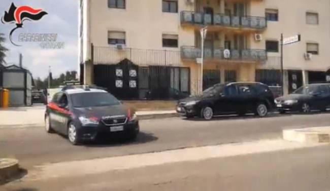 Coca, hashish e marijuana: affittato B&B del Calatino, nel giro della droga anche i pronipoti del boss Ciccio La Rocca – NOMI e VIDEO