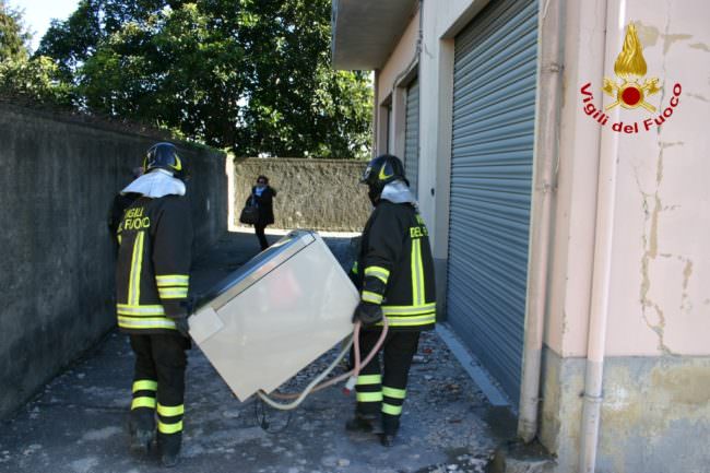 Terremoto, continuano i sopralluoghi dei vigili del fuoco in diverse strutture – FOTO e VIDEO