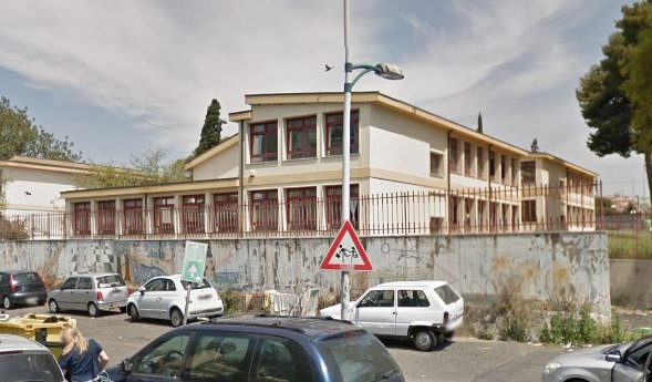 Topi tra i banchi di scuola a Catania: mamme infuriate prelevano i figli