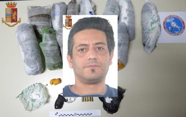 Tradito dal pappagallo da guardia, ritrovati in casa oltre 3 chili di droga: in manette un 37enne