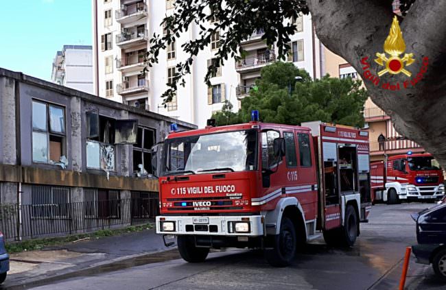 Appartamento in fiamme in viale Bummacaro, ecco le immagini dello spegnimento – FOTO e VIDEO