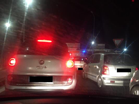 Scontro tra un’auto e un autocarro in via Galermo: traffico bloccato