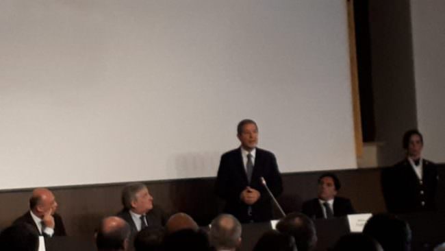 Parlamento UE, Antonio Tajani a Palazzo degli Elefanti: “Piano di 200 miliardi per il Sud”