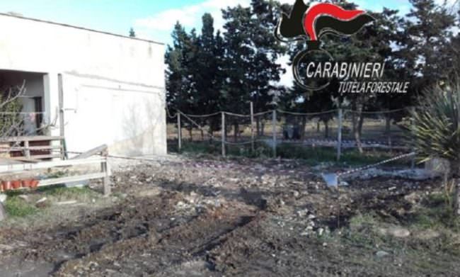 Abusivismo, prima il sequestro poi la demolizione: abbattuta costruzione “pericolosa”