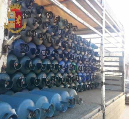 Trasportava bombole a gas illegalmente, multe di migliaia di euro a Messina