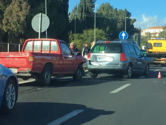 Incidente nel Catanese, 4 mezzi coinvolti: lunghe code al Viale Mediterraneo
