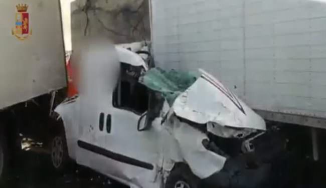 Tragedia sulla A18: tre morti, diversi feriti e mezzi distrutti: VIDEO e DETTAGLI