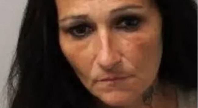 Madre fa violentare figlia minorenne per anni in cambio di soldi e rottami: condannata