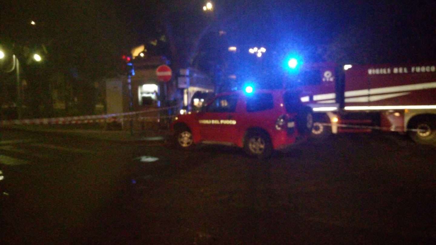 Allarme bomba nella centralissima piazza Roma: in attesa arrivo artificieri