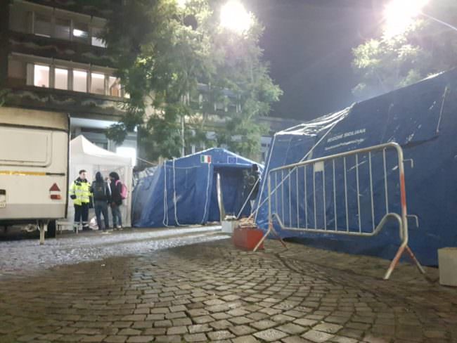 Emergenza freddo a Catania: in piazza della Repubblica un campo per l’assistenza ai senzatetto – FOTO