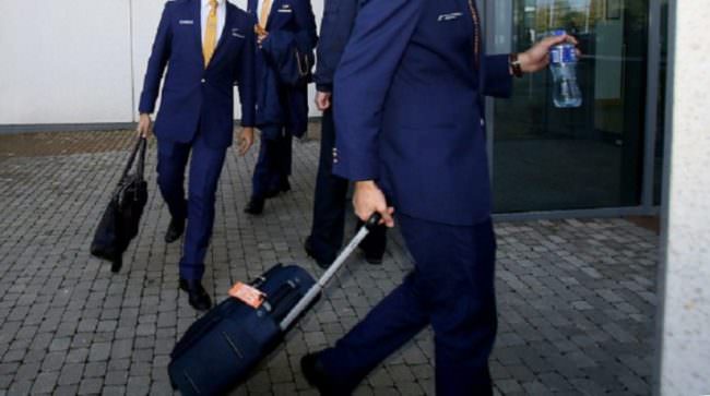 Tragedia in volo, steward sviene e muore durante il tragitto