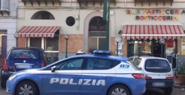 Selfie prima della rapina con pistole in pugno, sorriso in volto e stessi abiti: 4 giovani in manette