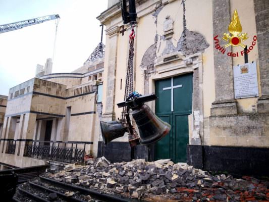 Fleri, concluse le operazioni di recupero delle 3 campane della chiesa Santa Maria del Rosario
