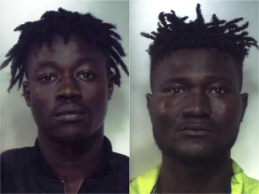 Giovane preso a pugni per rubargli il portafoglio: 2 arrestati dopo lungo inseguimento a piedi nel Catanese