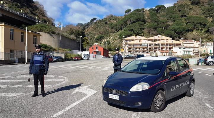 Blitz dei carabinieri al viale Giostra, in manette due giovani con marijuana