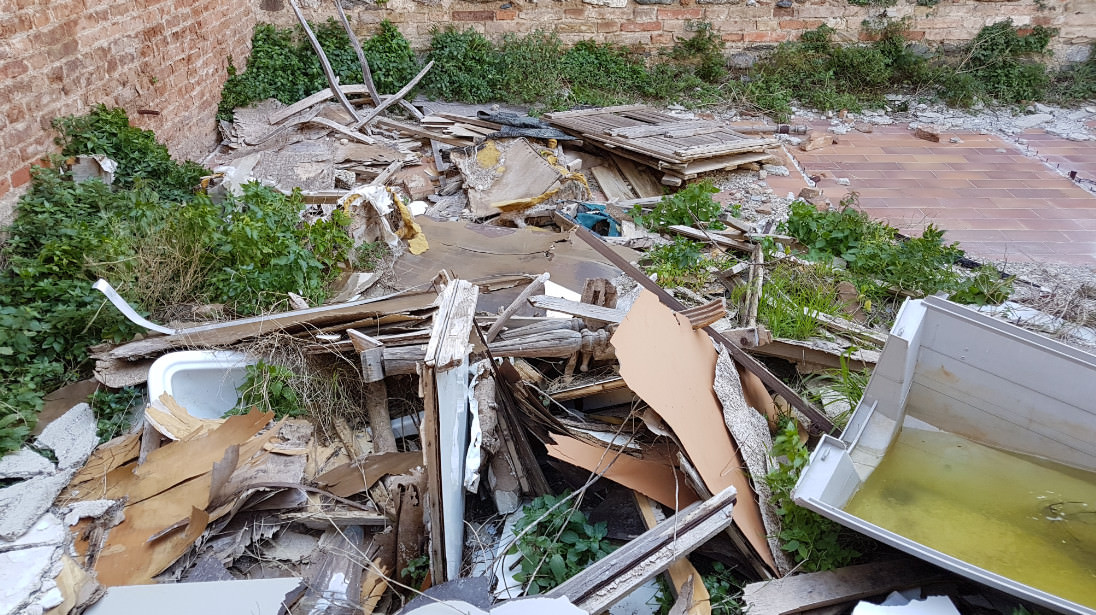 Dall’eternit alle carcasse di animali allo scafo di una barca: sequestrata discarica abusiva