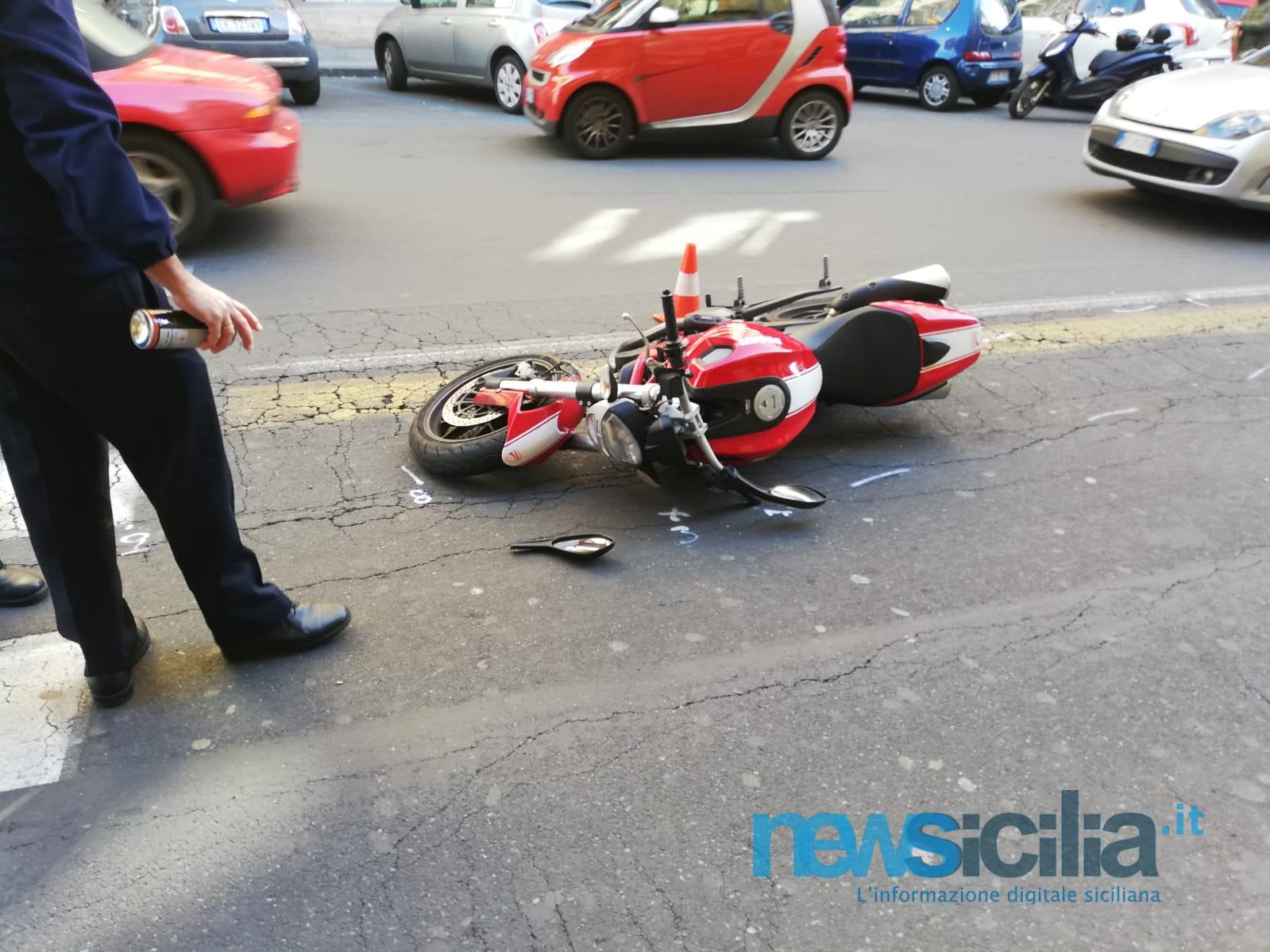 Paura in via Gabriele D’Annunzio, motociclista falcia pedone: scatta la corsa in ospedale – FOTO